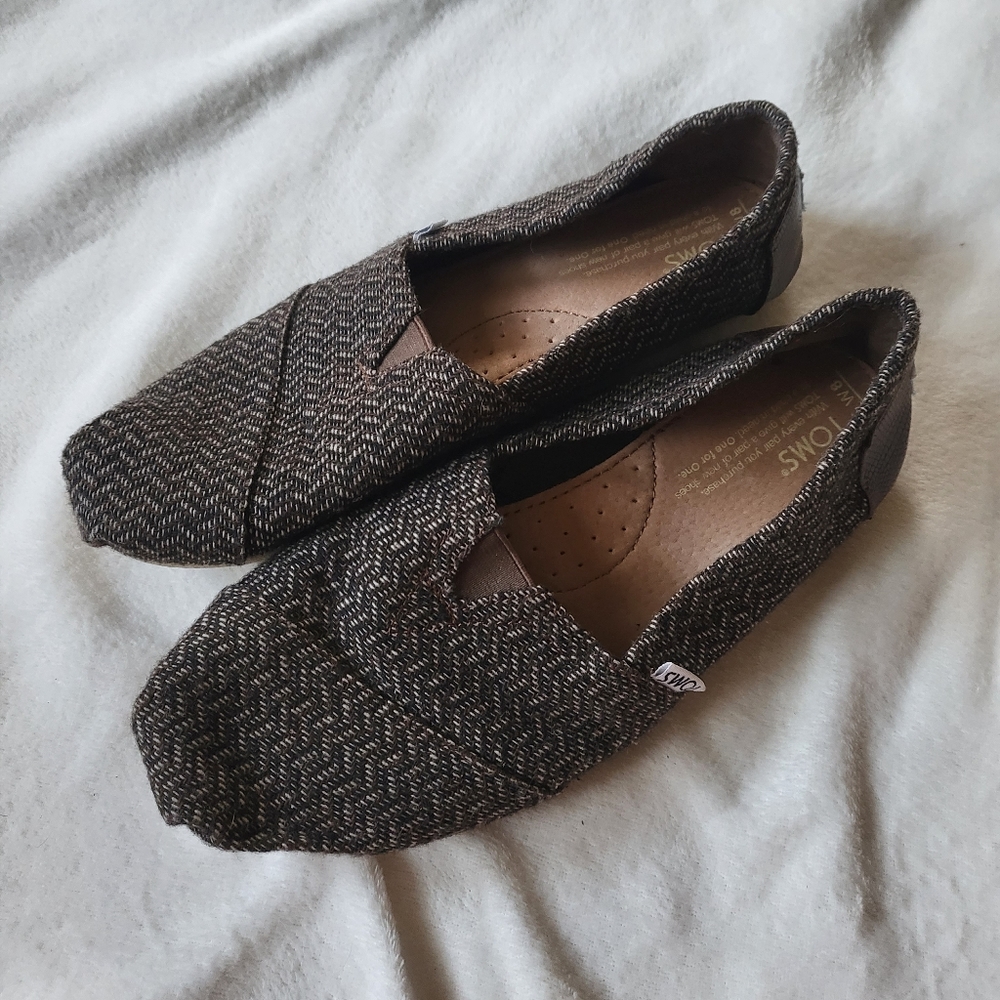 Toms flats loafers brown pattern fabric US 8